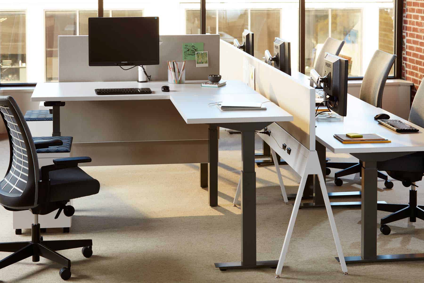 Stand-up workstation by Knoll