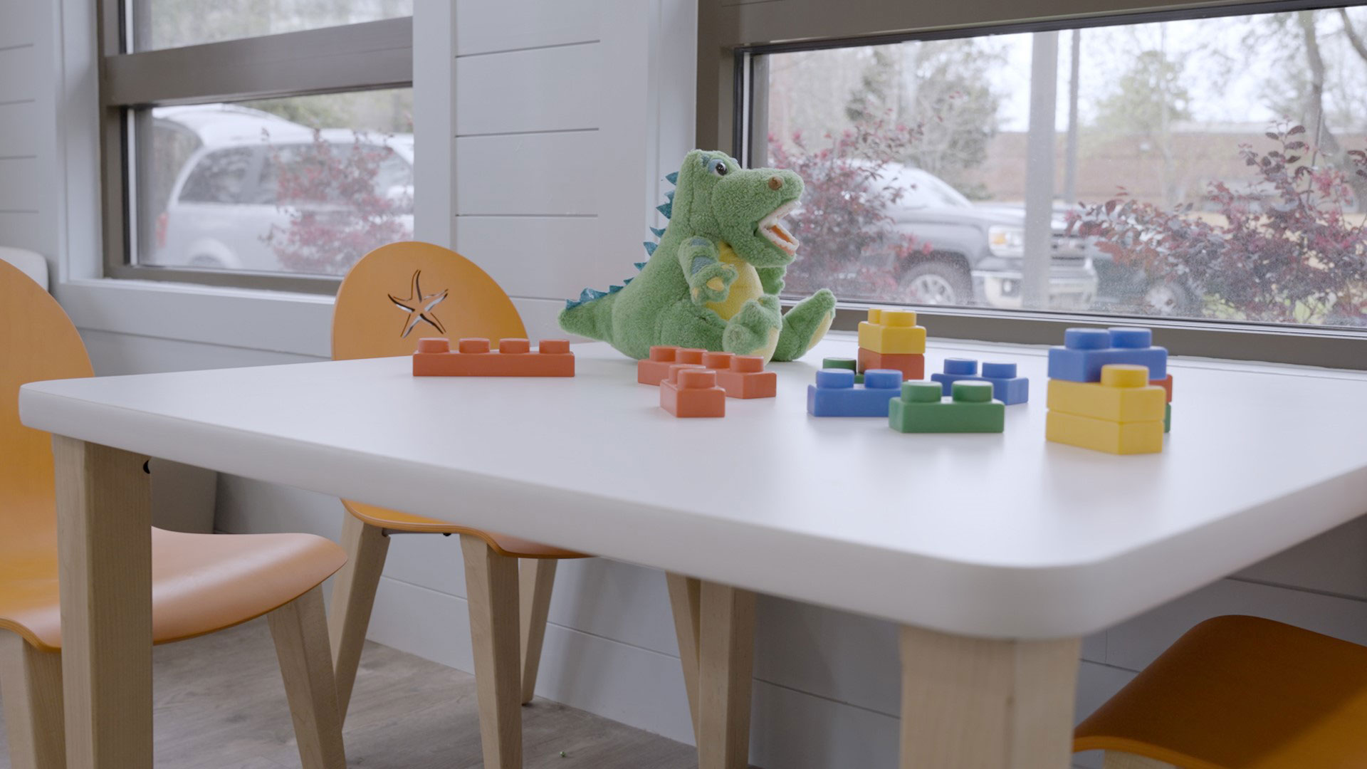 cs-pensacola-kids-dentistry-gallery-kids-table